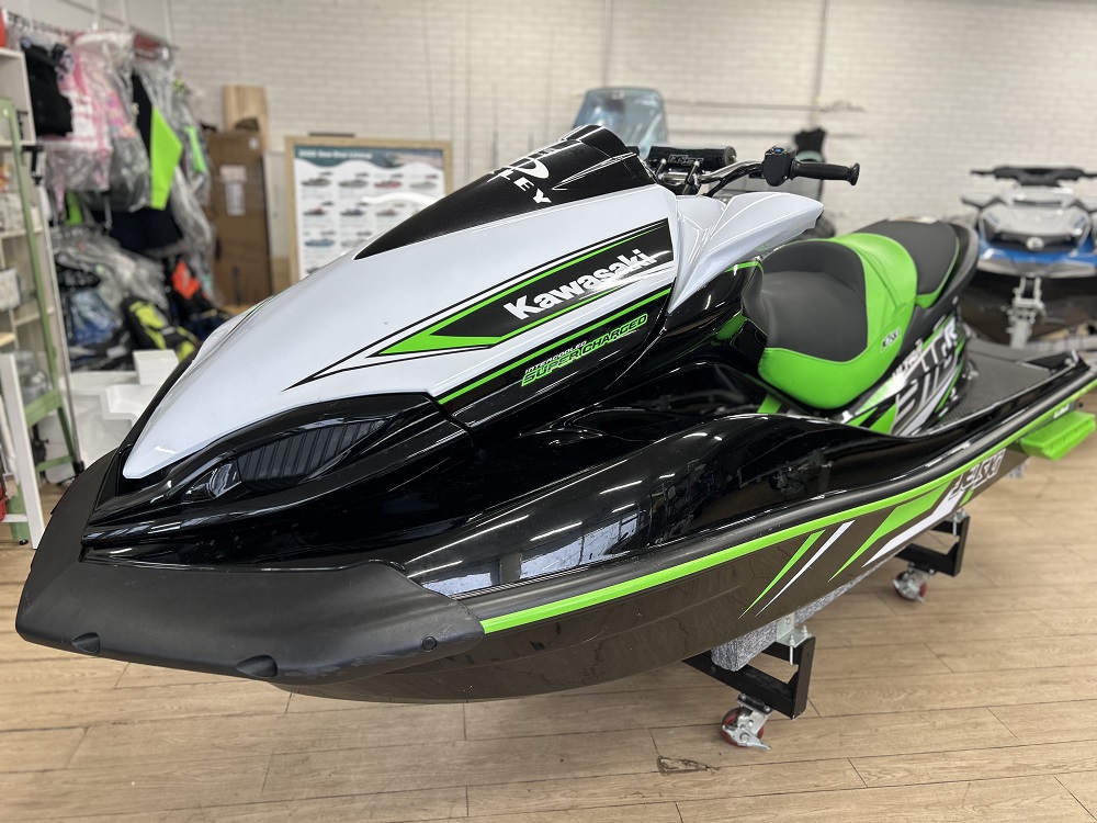 〈中古PWC〉カワサキkawasaki ウルトラ310R 2017年式 3人乗り【使用60時間】