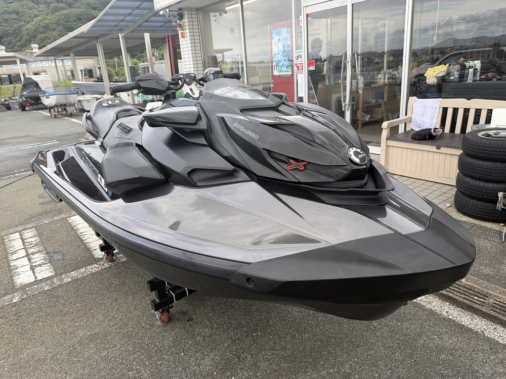 【中古PWC】SEA-DOO RXP-X300ブラック〈使用時間50時間〉【2022ﾓﾃﾞﾙ】